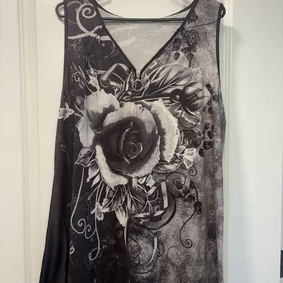 unkown Tops - 5/$25 Chic Floral Black and Gray Tank Top